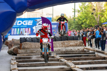 Competencias de motociclismo en la capital iraní 