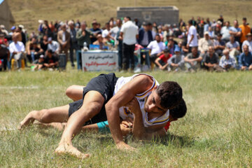 Lutte traditionnelle Locho, un domaine traditionnel des sports Pahlavani pratiqués dans le nord de l’Iran 