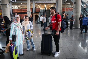 İran Gençler Milli Voleybol Takımı Coşkuyla Karşılandı