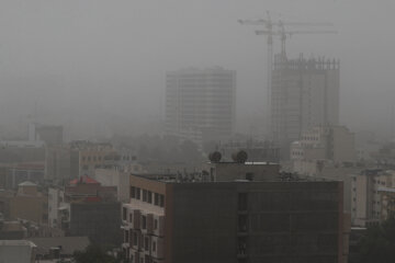 کیفیت هوای تهران در وضعیت نارنجی است/۱۰ نقطه شهر وضعیت قرمز