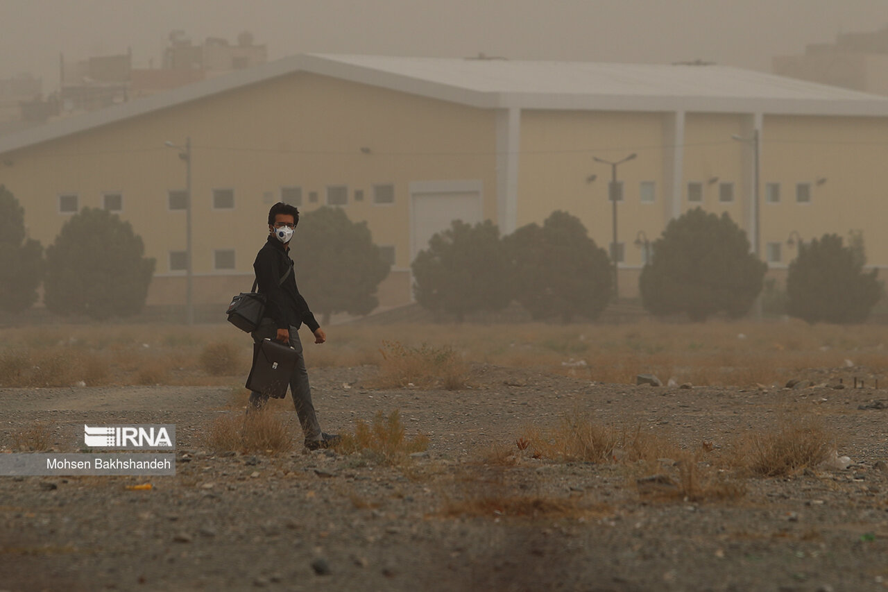 انتقال توده گرد و خاک از عراق به کشور/ پیش‌بینی بارش پراکنده در برخی مناطق
