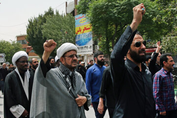  Les habitants de la ville sainte de Qom au rassemblement pour dénoncer la nouvelle profanation du Coran en Suède 