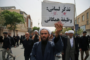  Les habitants de la ville sainte de Qom au rassemblement pour dénoncer la nouvelle profanation du Coran en Suède 