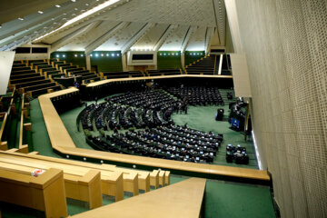 مجلس بررسی لایحه حجاب را به کمیسیون مشترک واگذار می‌کند