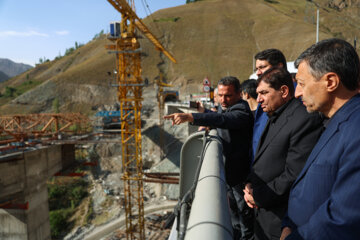 تجهیز کارگاه برای آغاز ساخت منطقه سوم آزادراه تهران شمال