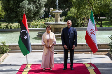 Los ministros de Relaciones Exteriores de Irán y Libia se reúnen en Teherán
