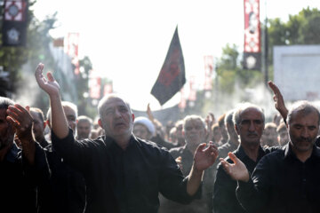 Des foules immenses organisent une cérémonie de deuil annuelle à Zanjān, dans l'ouest de l'Iran