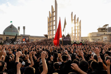 Des foules immenses organisent une cérémonie de deuil annuelle à Zanjān, dans l'ouest de l'Iran