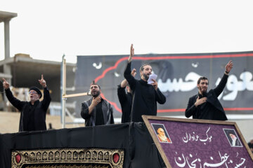 Des foules immenses organisent une cérémonie de deuil annuelle à Zanjān, dans l'ouest de l'Iran