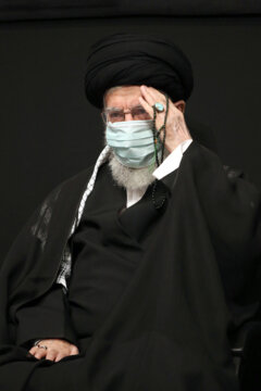 Ayatolá Jamenei asiste a ceremonia de luto Por Imam Husein (P)