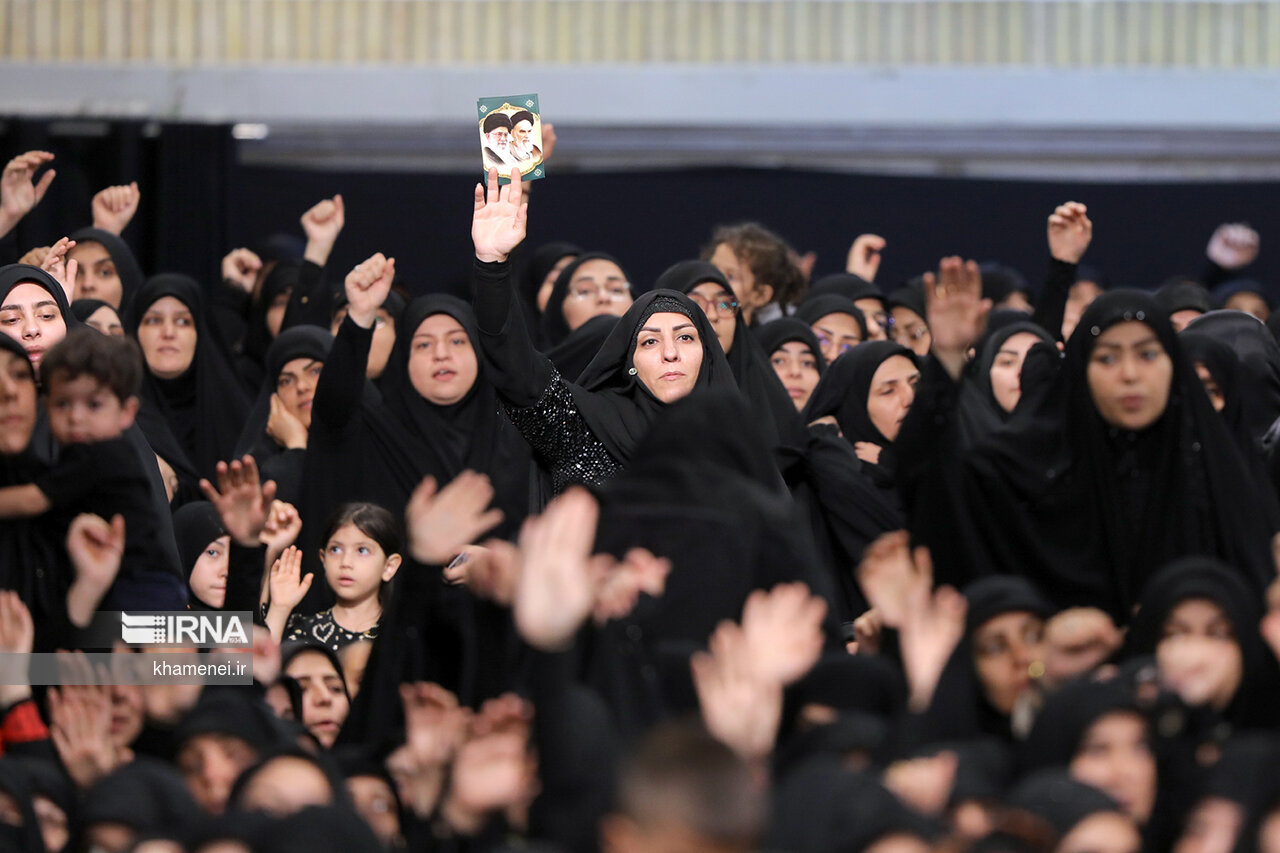 عزاداری شب تاسوعا با حضور رهبر  معظم انقلاب