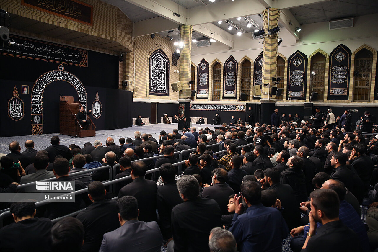 عزاداری شب تاسوعا با حضور رهبر  معظم انقلاب
