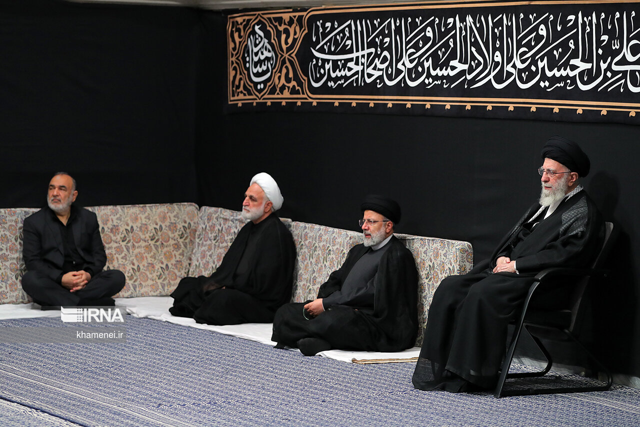 عزاداری شب تاسوعا با حضور رهبر  معظم انقلاب