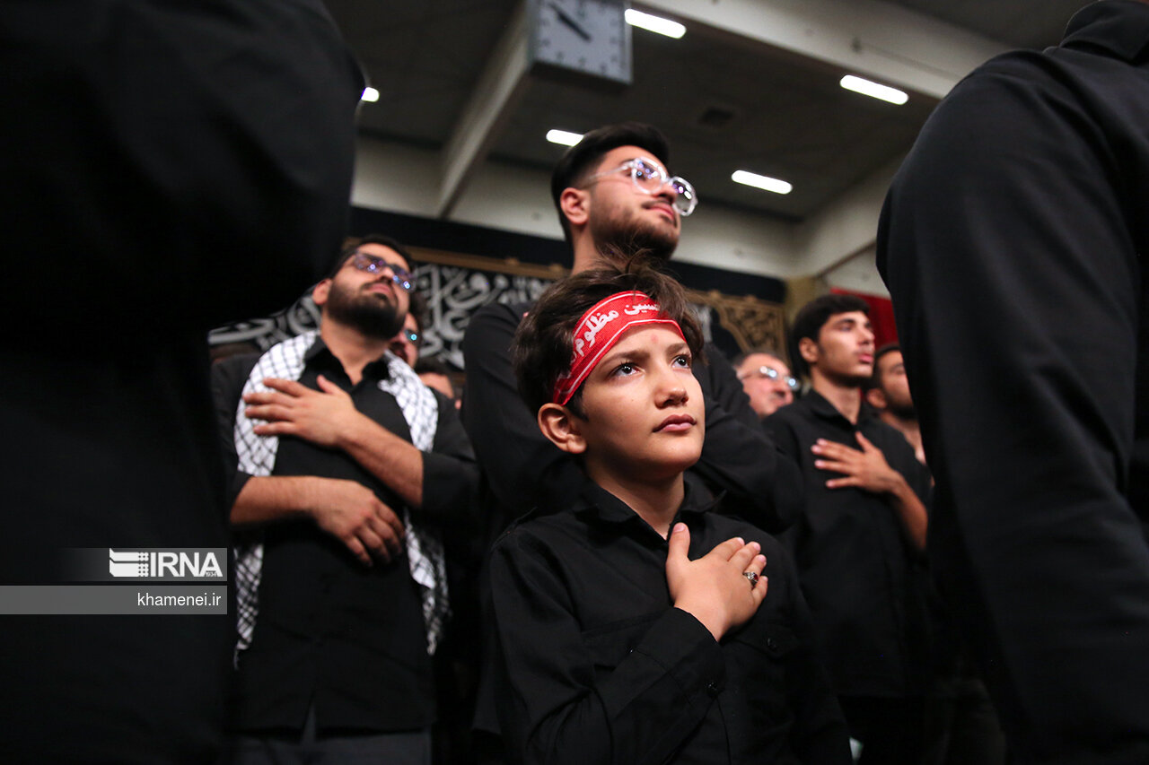 عزاداری شب تاسوعا با حضور رهبر  معظم انقلاب