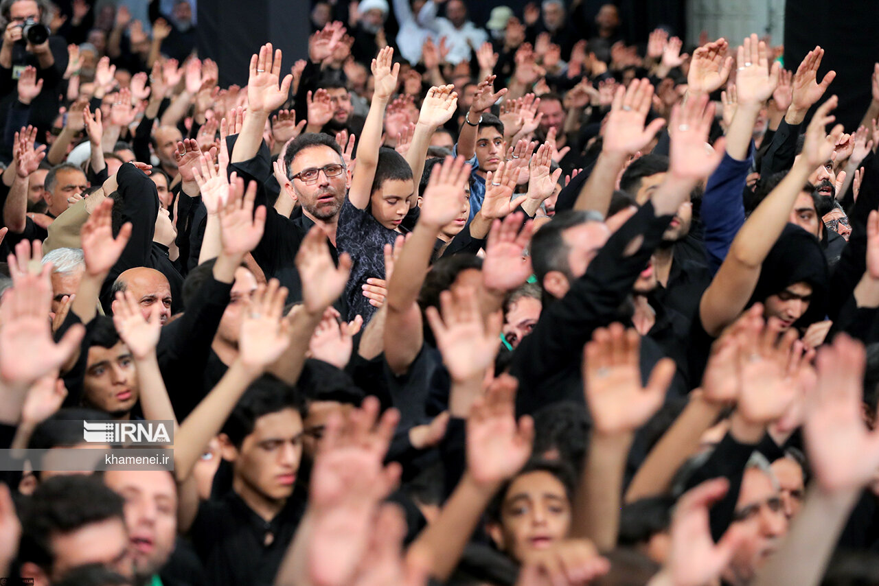 عزاداری شب تاسوعا با حضور رهبر  معظم انقلاب