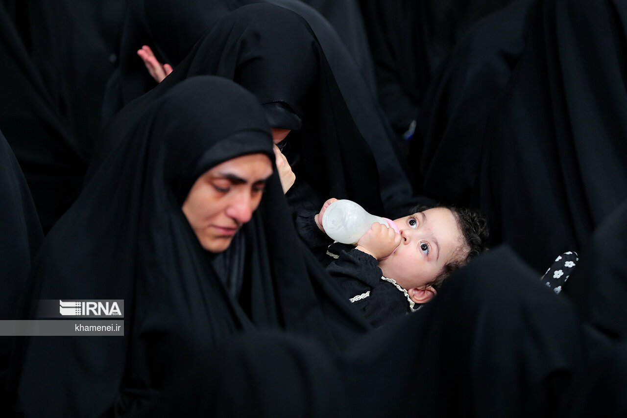 عزاداری شب تاسوعا با حضور رهبر  معظم انقلاب