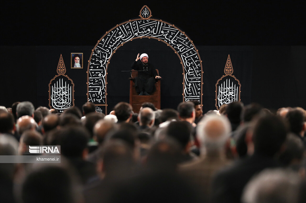 عزاداری شب تاسوعا با حضور رهبر  معظم انقلاب