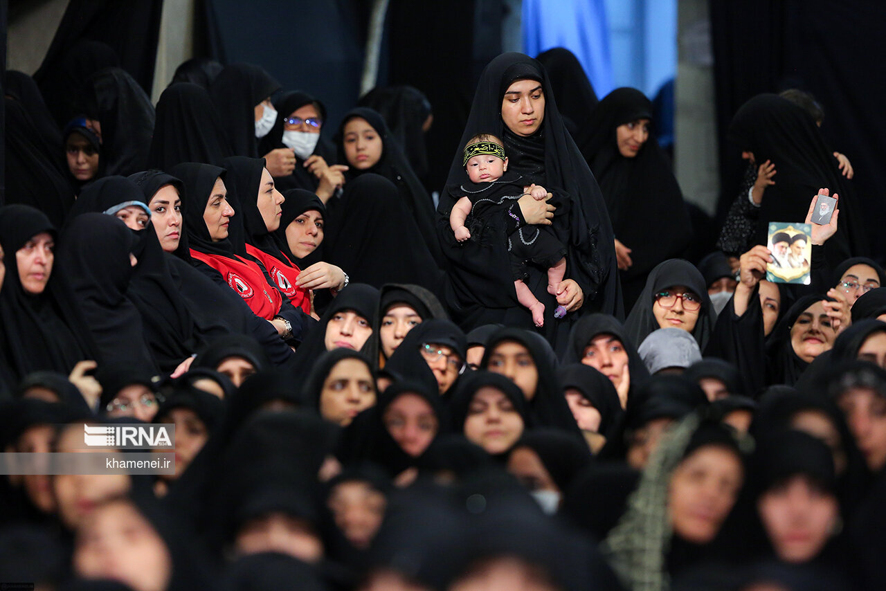 عزاداری شب تاسوعا با حضور رهبر  معظم انقلاب