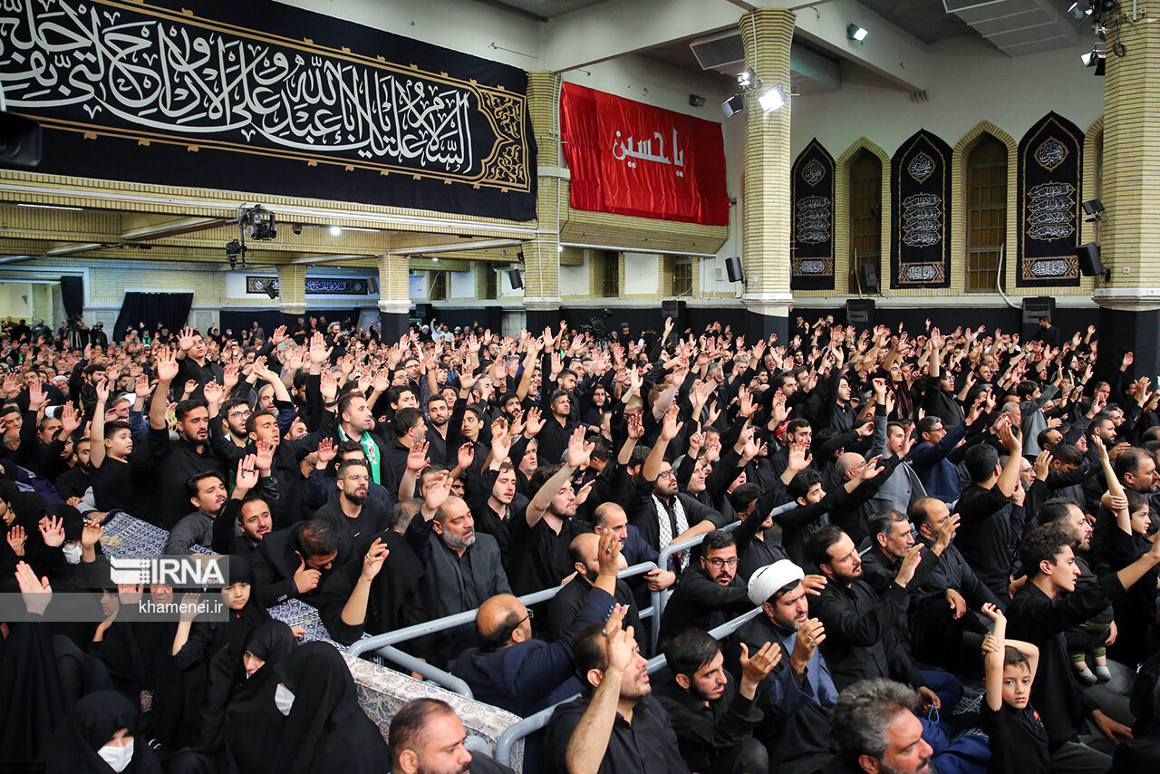 عزاداری شب تاسوعا با حضور رهبر  معظم انقلاب