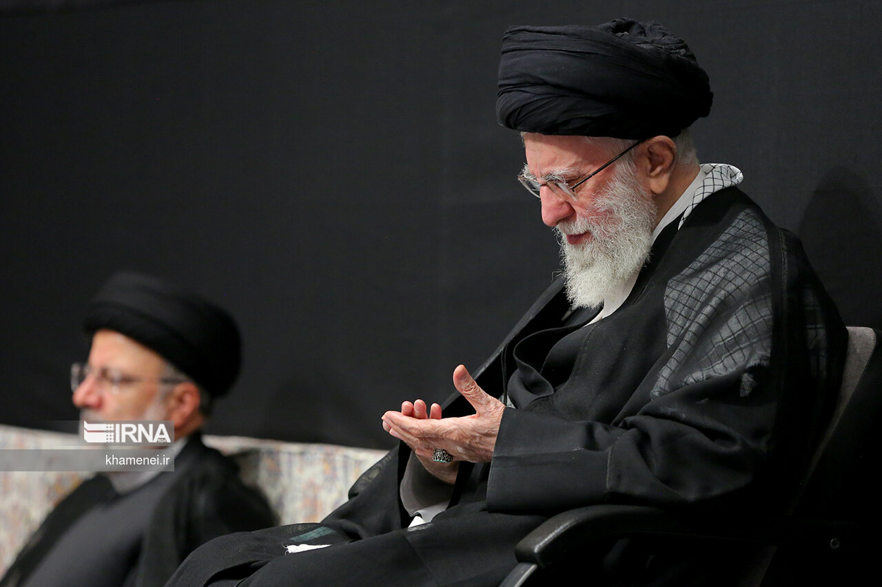 عزاداری شب تاسوعا با حضور رهبر  معظم انقلاب