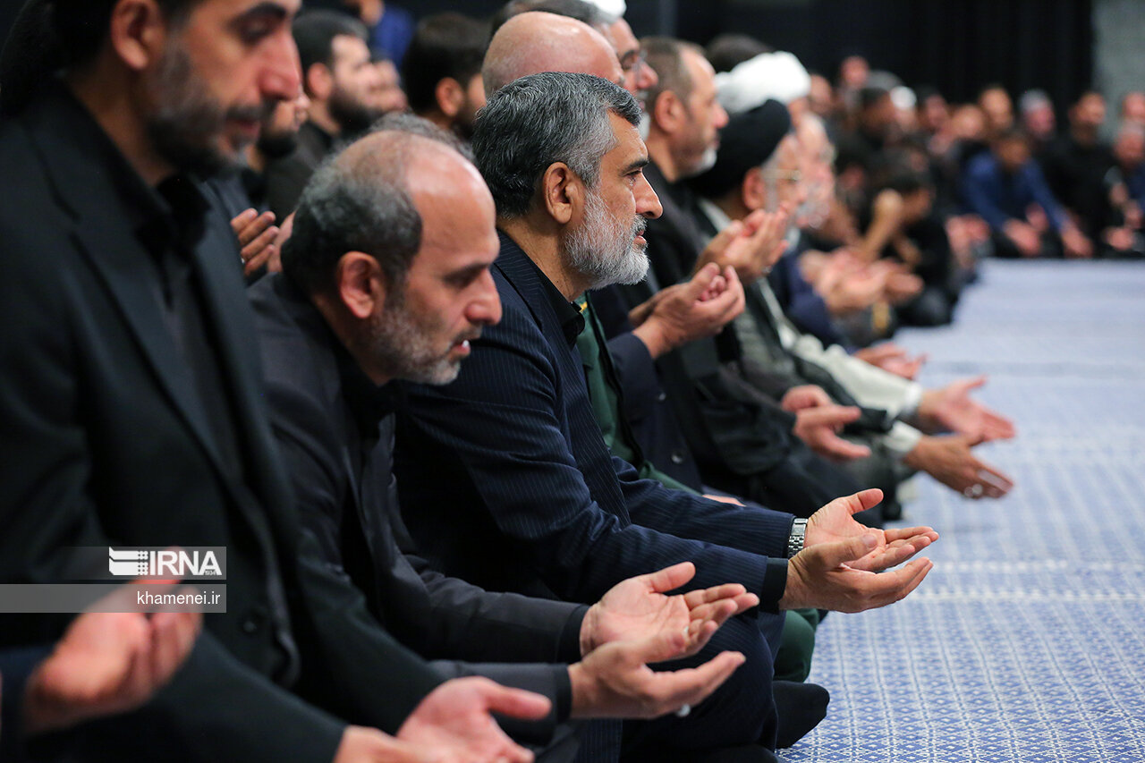 عزاداری شب تاسوعا با حضور رهبر  معظم انقلاب