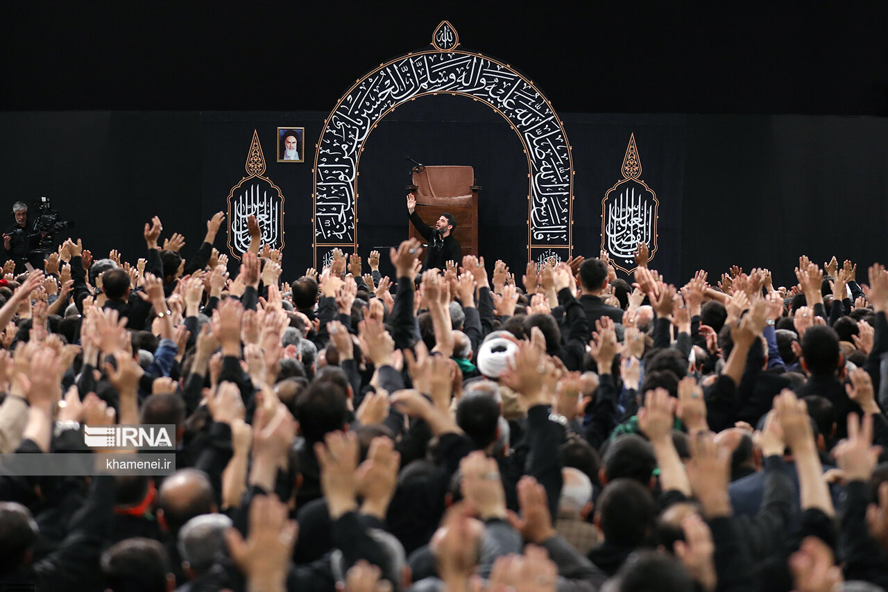 عزاداری شب تاسوعا با حضور رهبر  معظم انقلاب