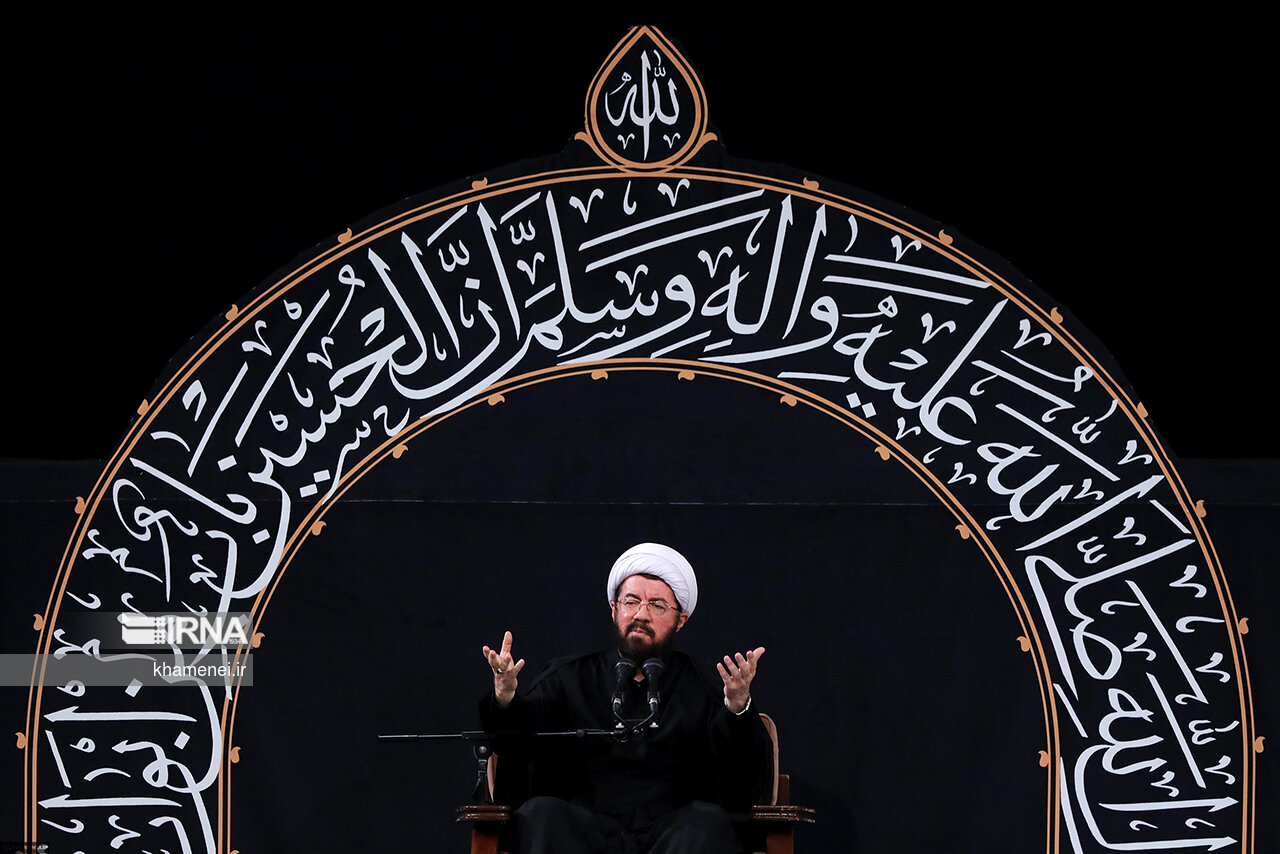 عزاداری شب تاسوعا با حضور رهبر  معظم انقلاب