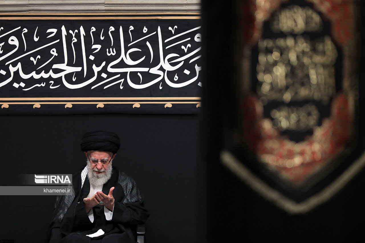 عزاداری شب تاسوعا با حضور رهبر  معظم انقلاب