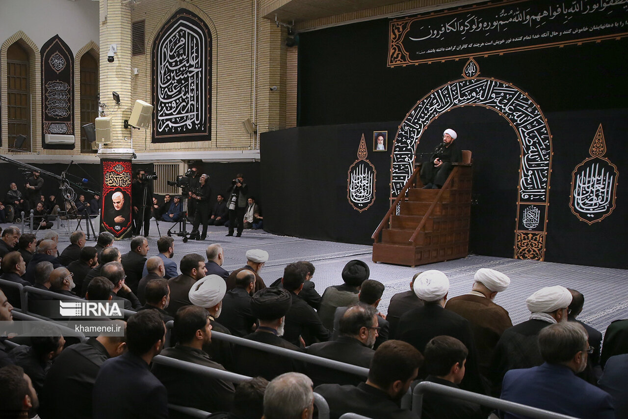 عزاداری شب تاسوعا با حضور رهبر  معظم انقلاب