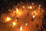 Iran-Muharram 2023 : cérémonie de la chaîne du feu dans le village de Bayazeh à la veille d’Achoura au centre
