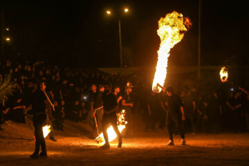 Iran-Muharram 2023 : cérémonie de la chaîne du feu dans le village ancien de Bayazeh à la veille d’Achoura au centre (Photo : Ahmad Riahi Dehkordi)