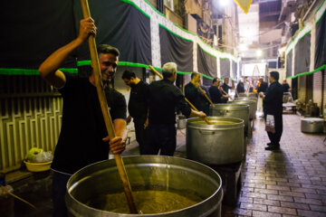 Teherán, lleno de dolor y luto por el martirio del Imam Husein