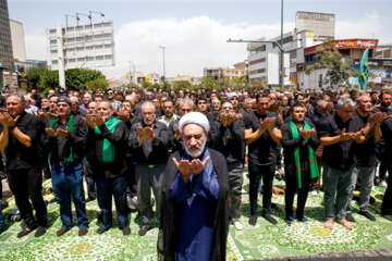 Teherán, lleno de dolor y luto por el martirio del Imam Husein