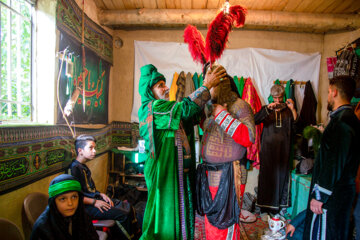 "تعزیه خوانی و نخل گردانی در روستای تیدجان"