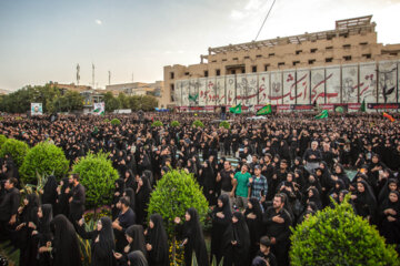 Musulmanes chiíes conmemoran el día de Ashura en Isfahán
