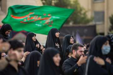 Musulmanes chiíes conmemoran el día de Ashura en Isfahán
