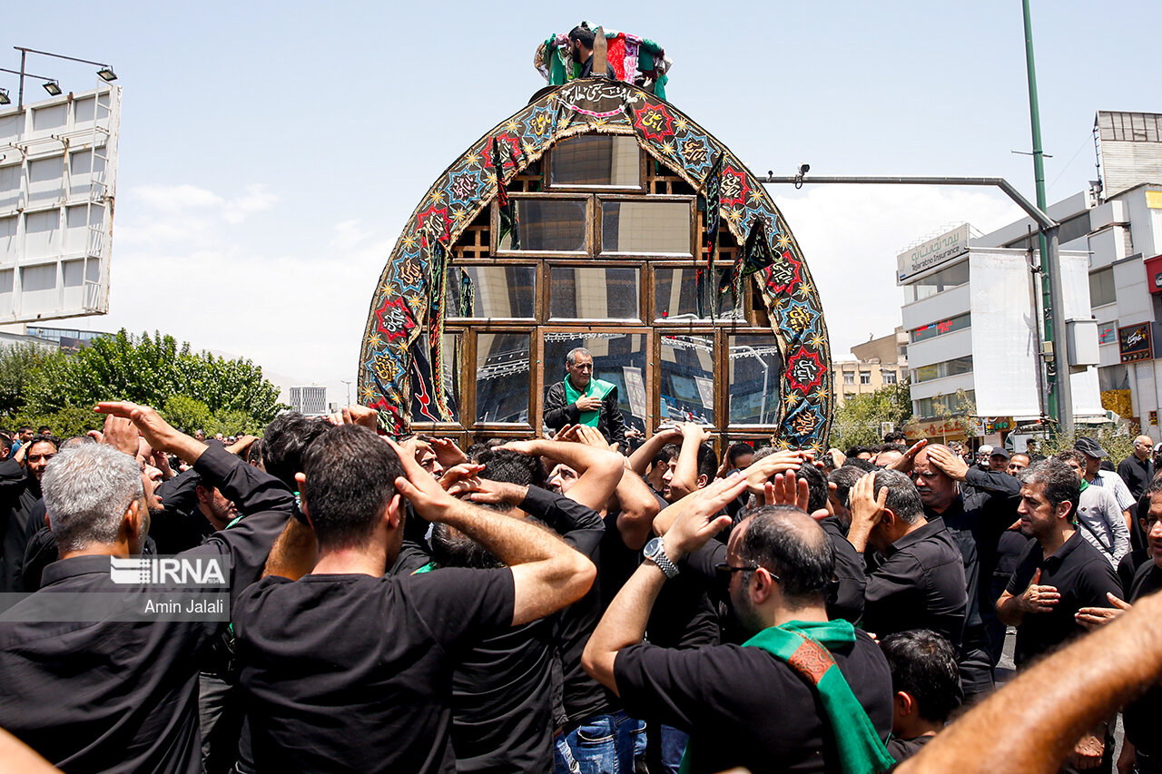 عزاداری عاشورا در بازار و صادقیه تهران