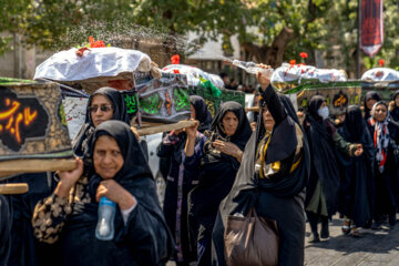 تشییع نمادین شهدای کربلا توسط زنان بنی‌اسد در قزوین⁩