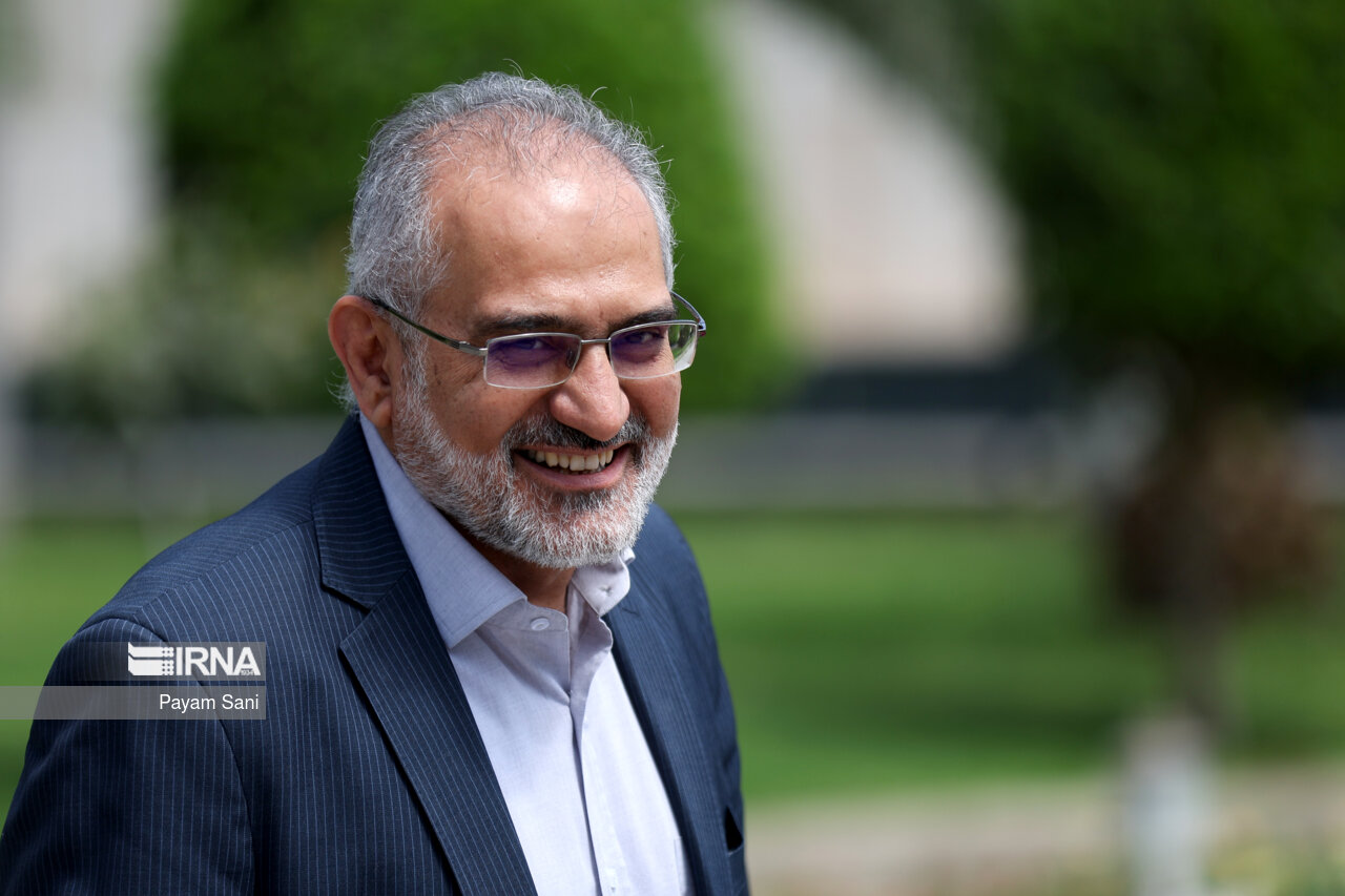 حسینی توانست بین مجلس و دولت تعادل برقرار کند