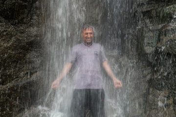 La cascade de Ganjnameh dans la province de Hamadān une destination idéale pour fuir la canicule 