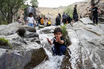 La cascade de Ganjnameh dans la province de Hamadān une destination idéale pour fuir la canicule 