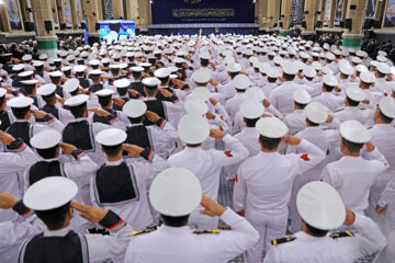 La reunión del Líder Supremo con la tripulación y las familias de la 86.ª Flotilla de la Armada de Irán
