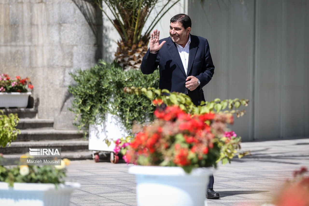 بازدید معاون اول رئیسجمهوری و وزیر نفت از مرکز دیسپچینگ شرکت پخش فرآوردههای نفتی بازدید معاون اول رئیسجمهوری و وزیر نفت از مرکز دیسپچینگ شرکت پخش فرآوردههای نفتی