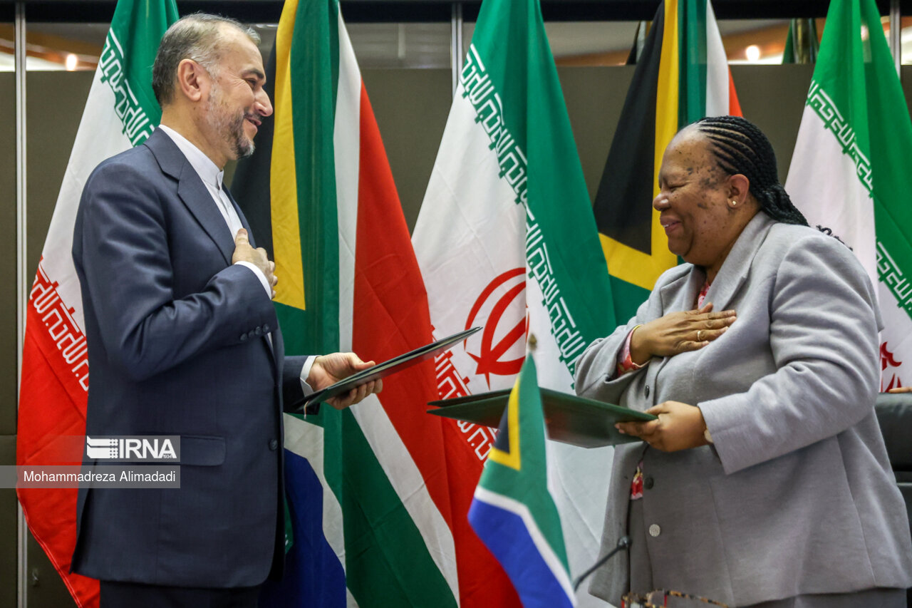 امضای تفاهم نامه همکاری مشترک بین وزرای خارجه ایران و آفریقای جنوبی
