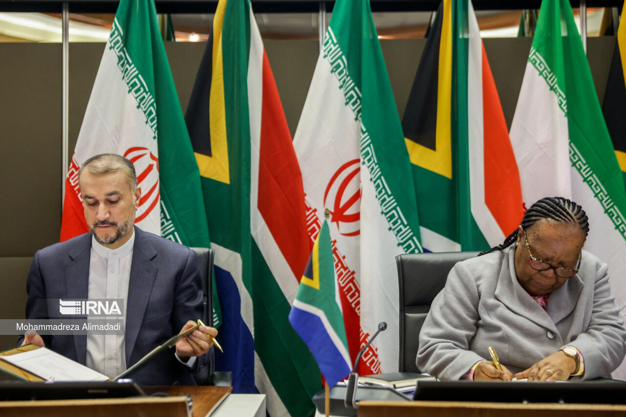 امضای تفاهم نامه همکاری مشترک بین وزرای خارجه ایران و آفریقای جنوبی