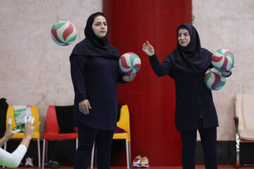 Volleyball assis : séance d'entraînement de l'équipe féminine d’Iran 