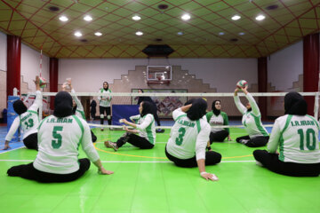 Entrenamiento de la selección iraní de voleibol sentado femenino 