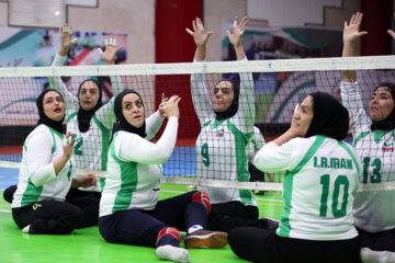 Volleyball assis : séance d'entraînement de l'équipe féminine d’Iran 