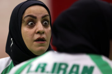 Volleyball assis : séance d'entraînement de l'équipe féminine d’Iran 