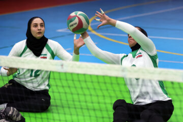 Entrenamiento de la selección iraní de voleibol sentado femenino 